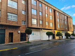 Rent Business premise in A Malata - Catabois - Ciudad Jardín