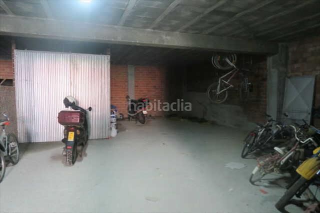 Foto 1e12e22f-2de3-4f29-a924-da73835527c9. Aparcament cotxe a Monterroso