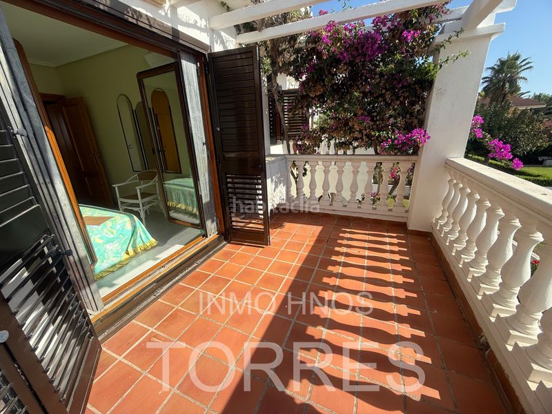 Foto 3fc9aa6f-9ebd-4874-b6e2-779b1f41a277. Casa adossada amb xemeneia aparcament piscina a Papa Luna - Platja del Gurugú Benicarló