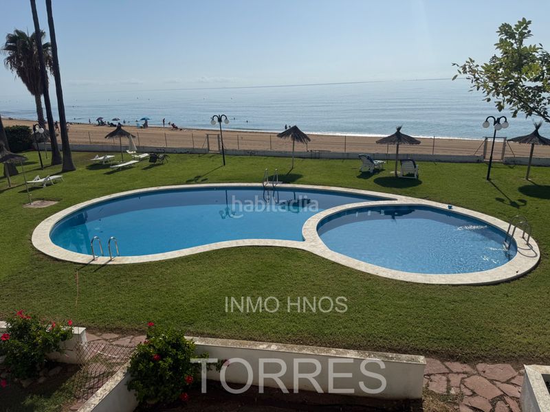 Foto 8fba9c12-b7bc-45fe-b10f-475aa7a61f76. Casa adossada amb xemeneia aparcament piscina a Papa Luna - Platja del Gurugú Benicarló