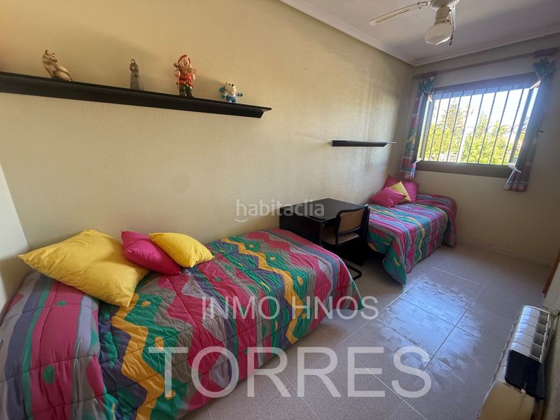 Foto badf08a3-a33d-46ac-aba5-d02141492d8c. Casa adossada amb xemeneia aparcament piscina a Papa Luna - Platja del Gurugú Benicarló