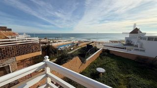 Casa bifamiliare  Urbanizacion molino blanco. Grado de inversión chalet pareado en 1ª línea la mata con salida