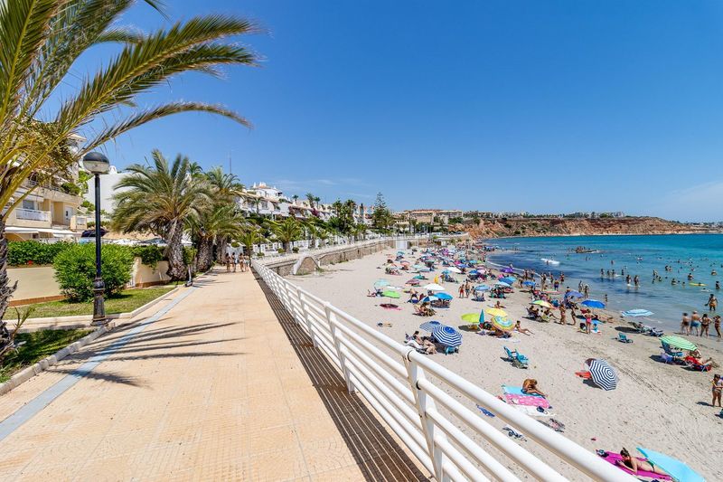 Foto 5bbf3a85-872e-419e-98fd-88ee0c223645. Xalet amb calefacció aparcament piscina a Lomas de Cabo Roig - Los Dolses Orihuela