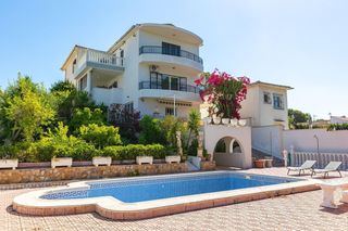 Chalet  Calle del abedul. Chalet independiente con vistas al mar y piscina privada