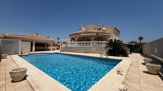Xalet  P flamenca cl 5. Amplio chalet en playa flamenca espacio y comodidad para tu fami
