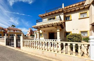 Casa aparellada a Calle Calle Caliza