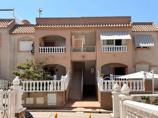 Àtic  Calle del pino. Bungalow en primera planta con solárium y vistas al lago  urbani