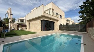 Xalet  Veleta. Chalet seminuevo con vistas al mar, piscina privada y cocina de