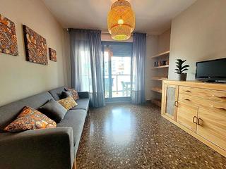 Location Appartement à De la universitat 8. Alquiler anual llometes 6 36  2 habitaciones, 1 baño, aa , salon