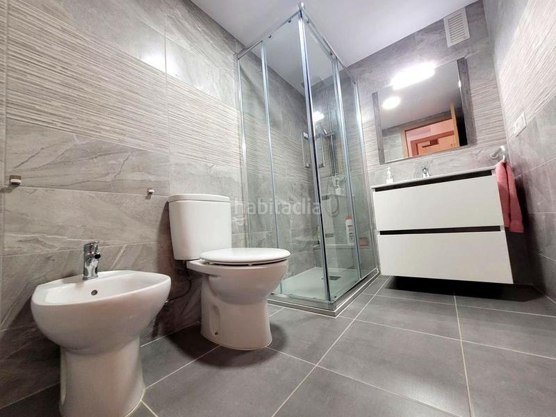 Foto 25c089a9-f8d8-46d1-a79d-1e7078bd05e4. Alquiler apartamento en carrer de legazpi 23 alquiler invierno sep a junio apartamento playa con vistas despejadas 2 habitaciones y 1 baño aa jardín y piscina en Gandia