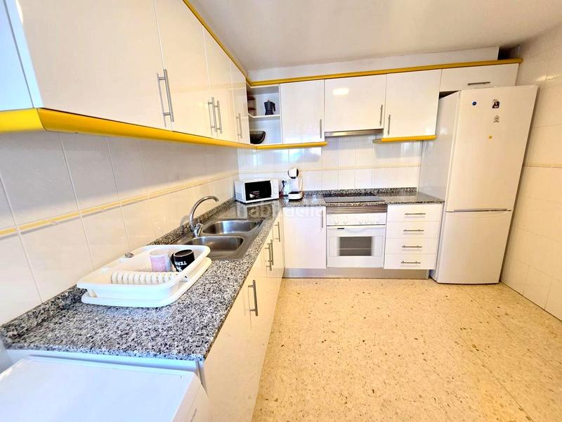 Foto b66f4dfc-24f0-4d66-be91-03fb10d7dbd7. Alquiler apartamento en plaça de la rosa dels vents 20 alquiler temporada sep a junio estudiantes 2 habitaciones , 1 baño, cocina, terraza piscina en Gandia