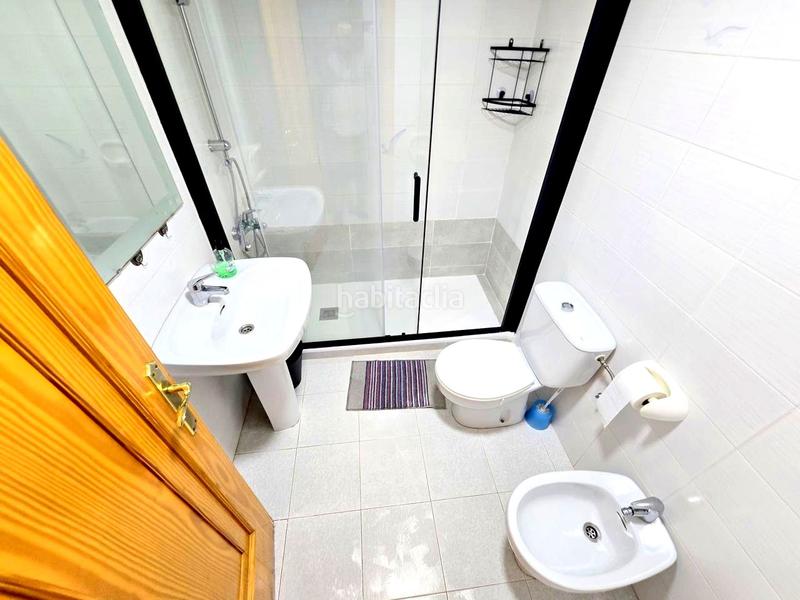 Foto cb2b2cda-d8ed-4ece-ac44-9a4e2f40fa6d. Alquiler apartamento en plaça de la rosa dels vents 20 alquiler temporada sep a junio estudiantes 2 habitaciones , 1 baño, cocina, terraza piscina en Gandia
