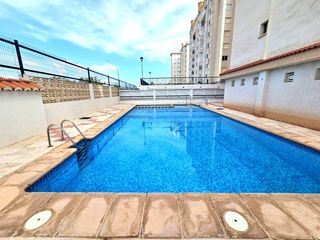 Affitto Piccolo appartamento in Plaça de la rosa dels vents 51. Jardín ix  apartamento con piscina en playa de gandía  alquiler