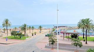 Location Appartement  Carrer alcoi 1. Alquiler de septiembre a junio 3habitaciones, 2 baños, gran salo