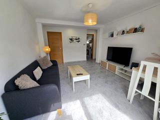 Affitto Appartamento  Carrer de l'ham. Alquiler anual zona universidad 3 habitaciones, 1 baño, salon, c