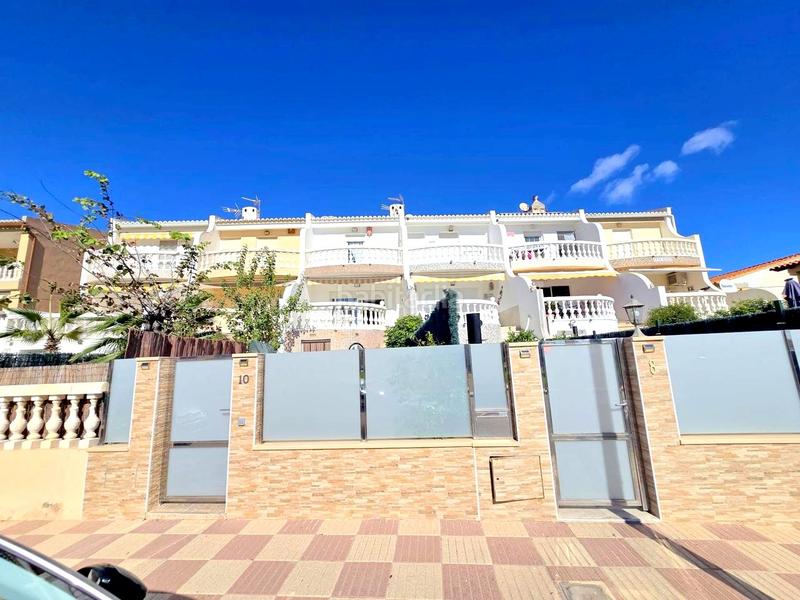 Foto 2409d98d-a5b9-4a98-bf0d-a885dfb7fcdb. Alquiler casa adosada adosado playa casi 1 linea 3 habitaciones, 2 baños, 1 aseo , 2 cocinas , terrazas , vistas al mar en Xeraco