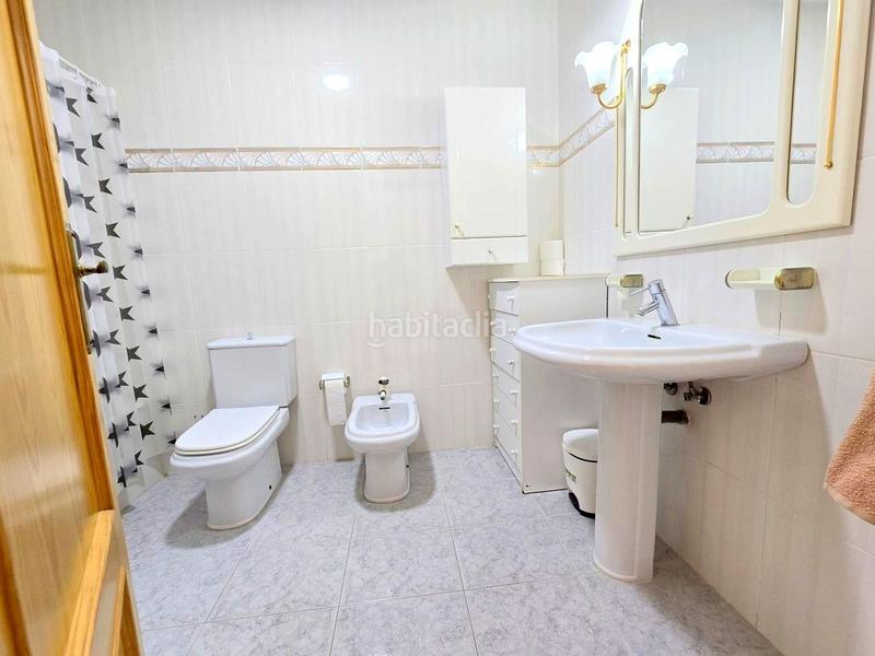 Foto e821b06b-9e7b-4237-82ef-428c51a3f59f. Alquiler casa adosada adosado playa casi 1 linea 3 habitaciones, 2 baños, 1 aseo , 2 cocinas , terrazas , vistas al mar en Xeraco