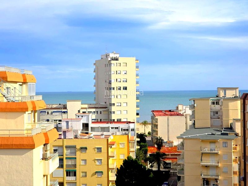Foto 6b6548d4-3c2a-449b-9e8e-60be25415a43. Apartamento en calle de la devesa 7 atico playa reformado 3 habitaciones, 2 baños, salon , gran terraza, garaje, jardin, piscina y tenis en Gandia