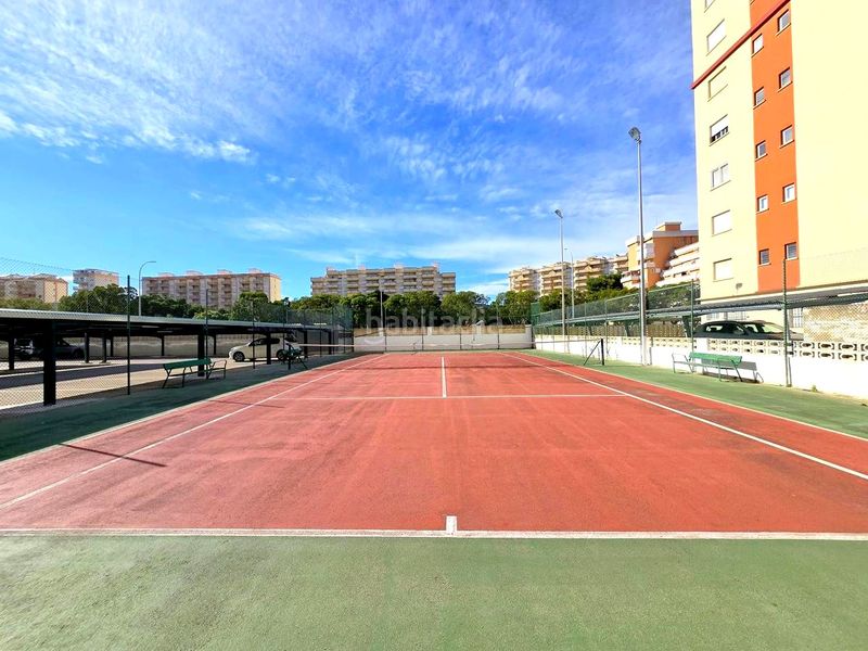 Foto 6cf6ec63-c88f-4735-9c8e-ec851f5dc1f7. Apartamento en calle de la devesa 7 atico playa reformado 3 habitaciones, 2 baños, salon , gran terraza, garaje, jardin, piscina y tenis en Gandia