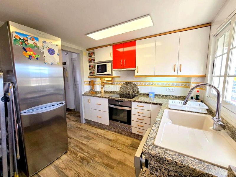 Foto 7d1377f3-e8b4-4315-9b09-92412d6a7b51. Apartamento en calle de la devesa 7 atico playa reformado 3 habitaciones, 2 baños, salon , gran terraza, garaje, jardin, piscina y tenis en Gandia
