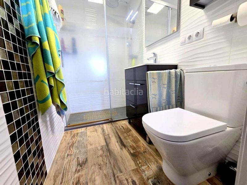 Foto 95cc21aa-a08a-4ea4-bcf8-60057cb100de. Apartamento en calle de la devesa 7 atico playa reformado 3 habitaciones, 2 baños, salon , gran terraza, garaje, jardin, piscina y tenis en Gandia