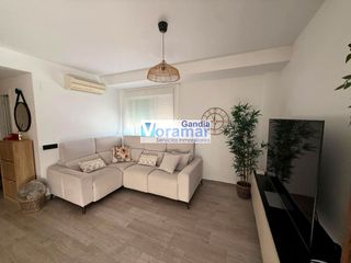 Casa adossada  Calle vernissa. Adosado 3 dormitorios 2 baños  plaza garaje amplia