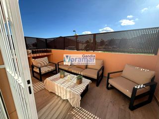 Casa adossada  Calle vernissa. Adosado 3 dormitorios 2 baños  plaza garaje amplia