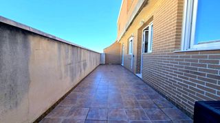 Location Attique  Calle de montitxelvo 1. Alquiler anual. atico en gandia de 2 habitaciones y 2 baños, sal