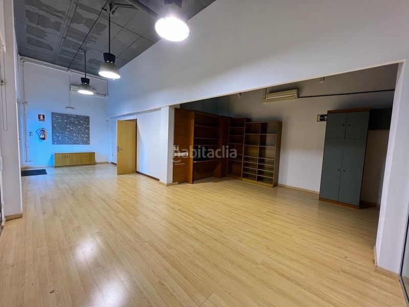 Foto ec5ced75-c94d-4706-8ed0-c3a0e0cd10f9. Local comercial a Covadonga Sabadell