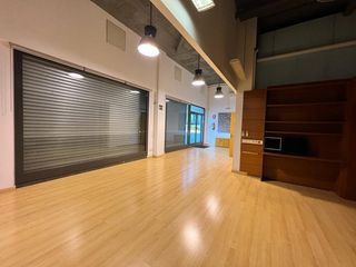 Gesch�ftsraum in Covadonga. Local comercial  y plaza de parking en covadonga