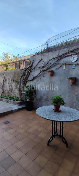 Foto b24e2d45-1000-49a6-be27-58f68da1f551. Casa adosada  con garaje en Centre Sabadell