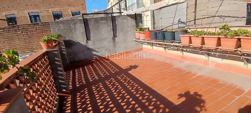 Foto f01b3415-1d25-4cc0-8bce-29877e4a3820. Casa adosada  con garaje en Centre Sabadell