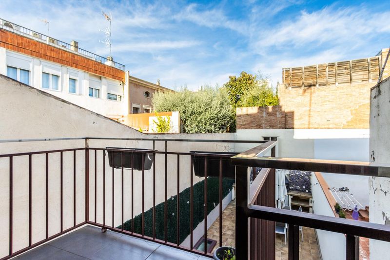 Foto 0fd9ae7c-c3b7-422c-bfd8-c228f163de0e. Casa adossada amb calefacció aparcament a Centre Sabadell