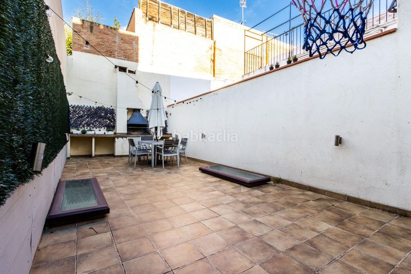 Foto 14d2b5a6-1371-4096-bd57-5f350055e013. Casa adossada amb calefacció aparcament a Centre Sabadell