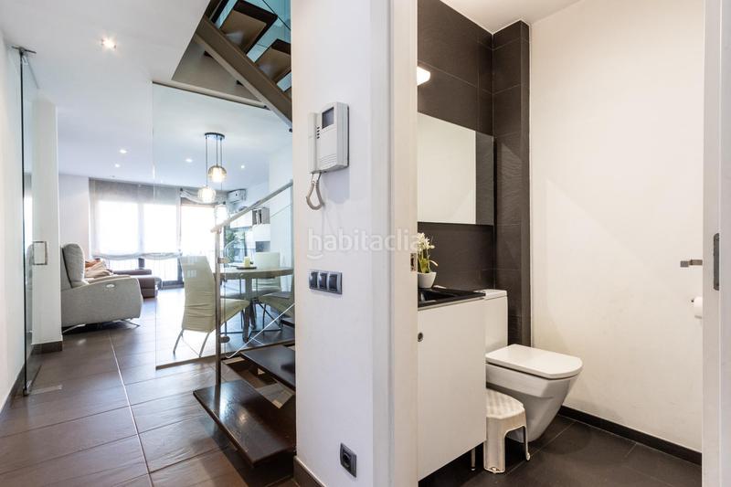 Foto 405e4557-a0b7-4d98-b7d3-3731550535ad. Casa adosada descubre tu nuevo hogar en el corazón ! en Sabadell