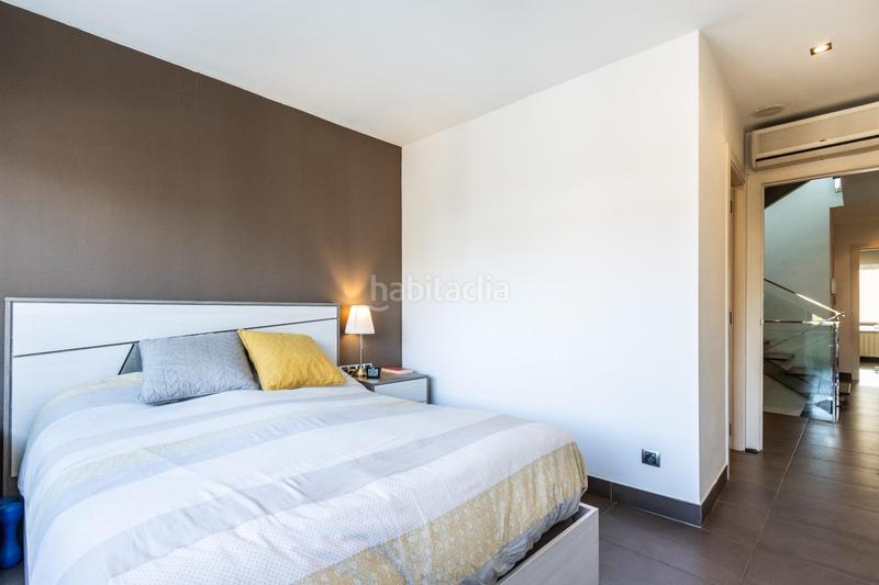 Foto 512c8de9-ab30-4118-91f5-a0ce84765824. Casa adosada descubre tu nuevo hogar en el corazón ! en Sabadell