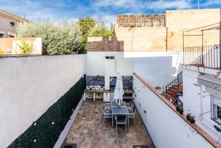 Maison jumelée à Centre. Descubre tu nuevo hogar en el corazón de sabadell!