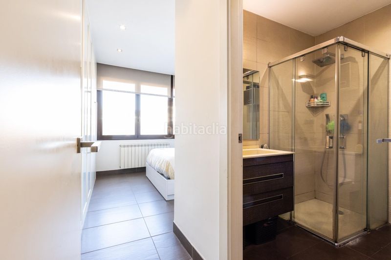 Foto a7948885-e433-4e4c-95bd-4434a10a9854. Casa adossada amb calefacció aparcament a Centre Sabadell