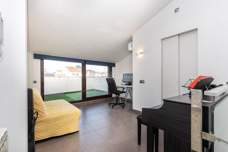 Foto a9cf4475-98f6-480f-ad46-831d91e17375. Casa adossada amb calefacció aparcament a Centre Sabadell