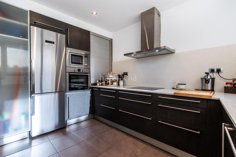 Foto b57e297f-2126-46e1-90a3-035c7b41e0d1. Casa adosada descubre tu nuevo hogar en el corazón ! en Sabadell