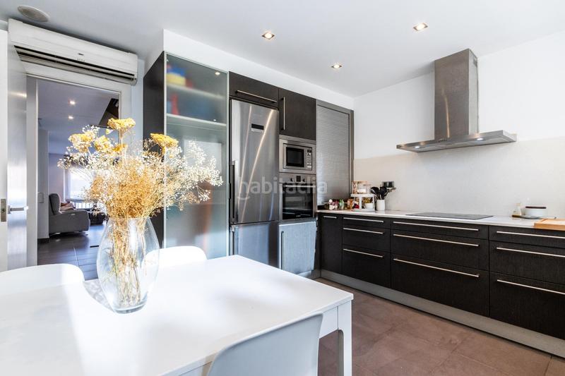 Foto f9b7f526-2e31-4712-82db-1a2365b667ca. Casa adosada descubre tu nuevo hogar en el corazón ! en Sabadell