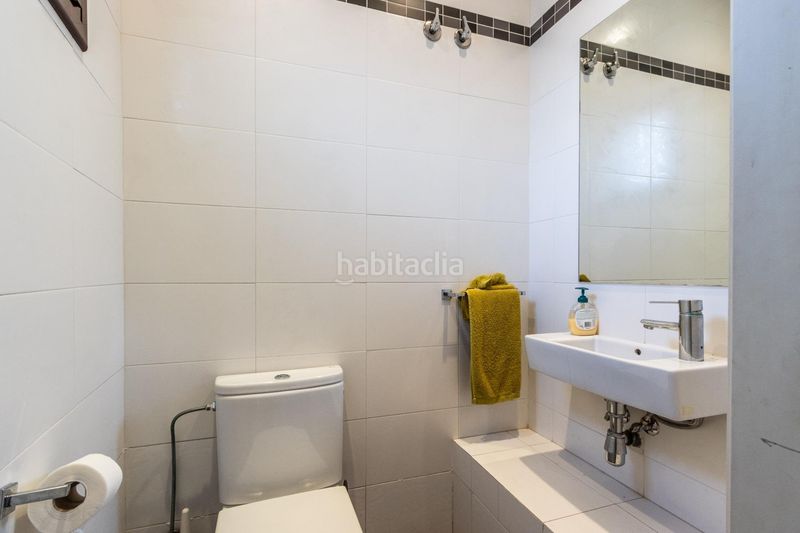 Foto f9ffcc41-9953-4d28-9e53-eb0103e95dbf. Casa adossada amb calefacció aparcament a Centre Sabadell