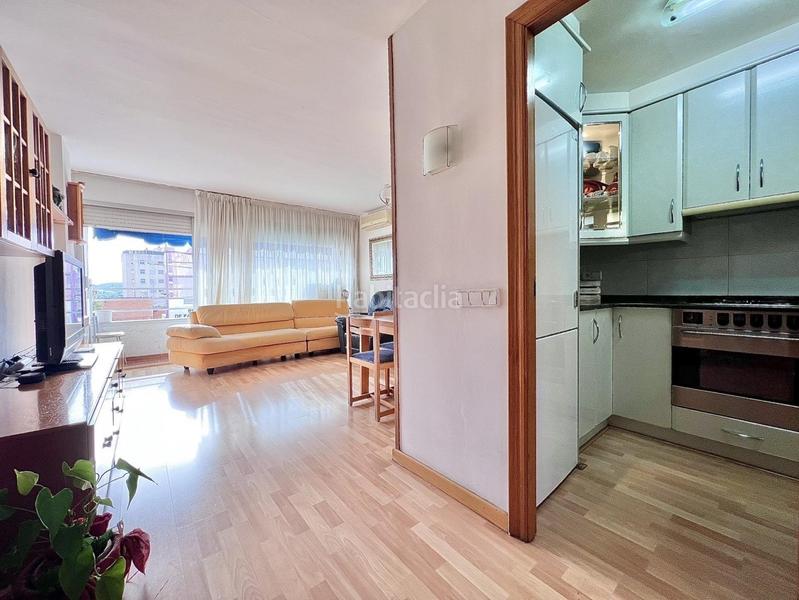 Foto a064a86f-b3fc-4eb0-b76f-52527c233cd8. Piso en avda barbera con piscina comunitaria en Eixample Sabadell