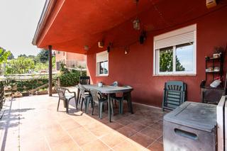 Casa a Sant Llorenç Savall. Casa todo en planta baja con jardín