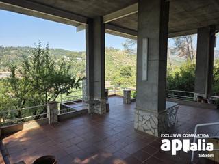 Chalet à Airesol. Fantástica torre