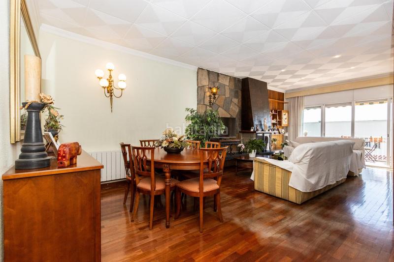 Foto 88783fe4-bd47-4189-802f-75a314e6bd92. Casa espectacular casa con garaje y local en Covadonga Sabadell