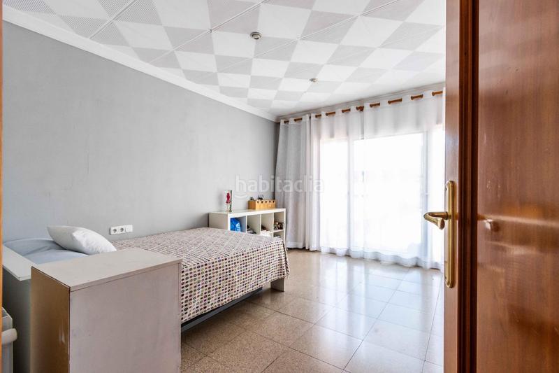 Foto d791fc20-c916-4720-a0f7-95c47b13414f. Casa espectacular casa con garaje y local en Covadonga Sabadell