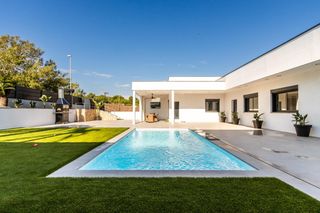 Maison  Carrer carrer del mestral, 7. Exclusiva vivienda unifamiliar de dise�o en sant quirze del vall