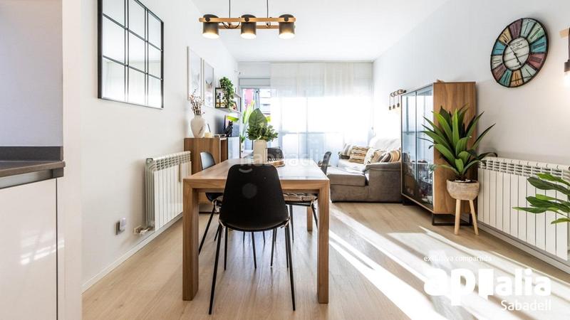 Foto 83a3adf8-452a-4612-bd66-437626b7cbb2. Flat with heating parking in Eixample Sabadell