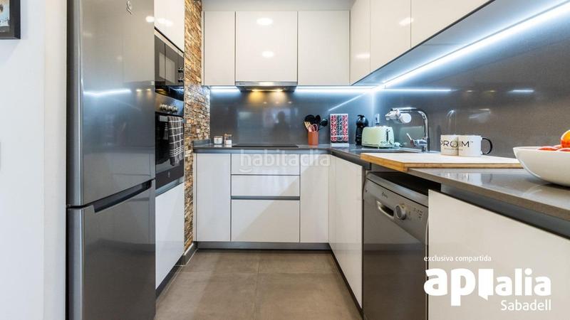Foto f2c65ac1-9f96-411d-9318-74b3eb72c63b. Flat with heating parking in Eixample Sabadell